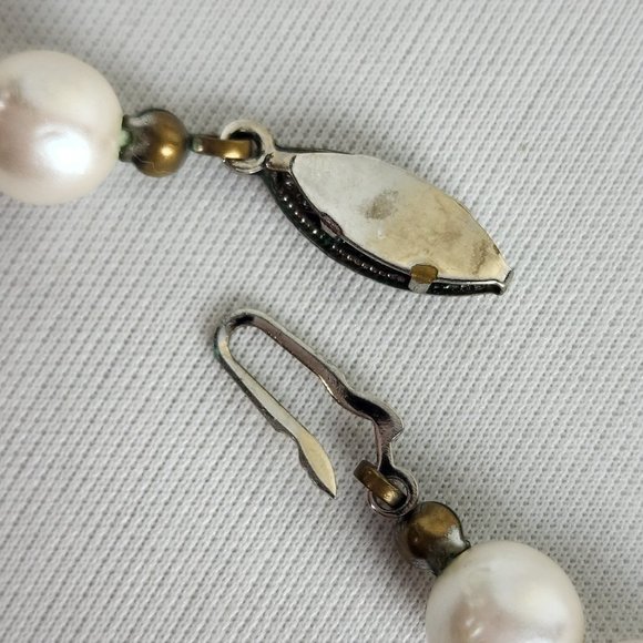 VINTAGE White Faux Pearl Knotted Necklace - Picture 5 of 6